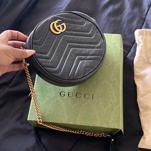 Aunthentic Gucci mini crossbody Only worn twice . Comes with original Packaging.